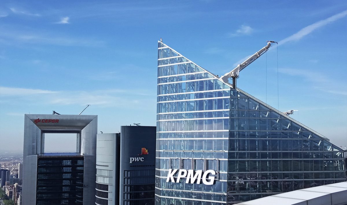 Navigating Complex Building Designs: Overcoming Facade Access Challenges